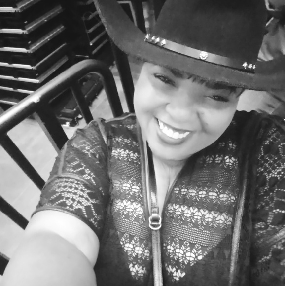 Plus sized 20-24 Size 10 shoes - Picture 2 of 4